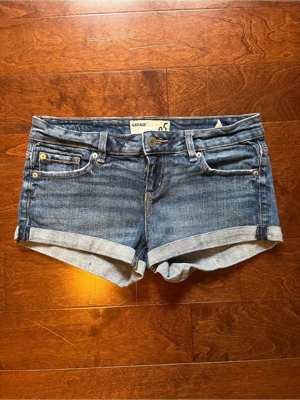 Vintage Garage Women's Medium Blue Rolled-Hem Denim Shorts